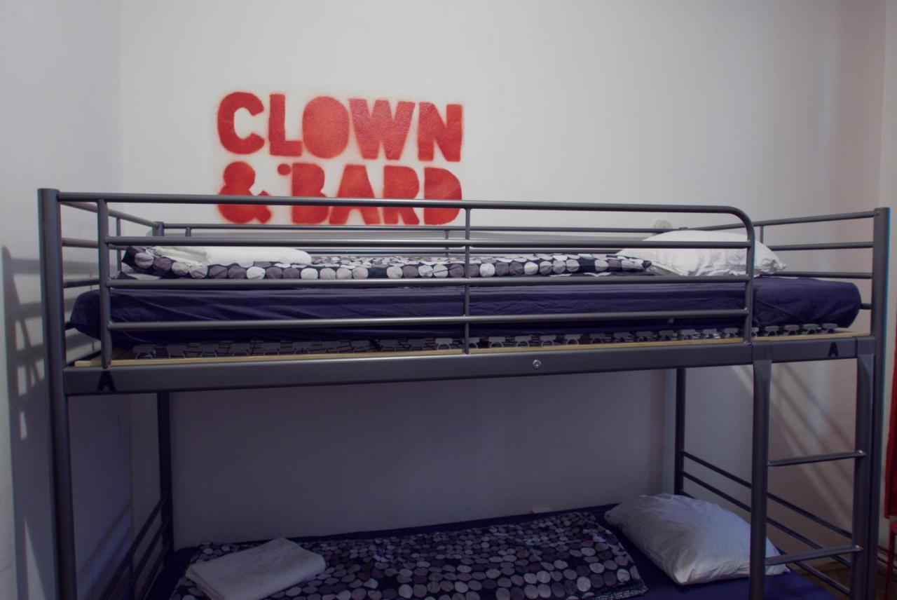 Clown And Bard Hostel Praga Esterno foto