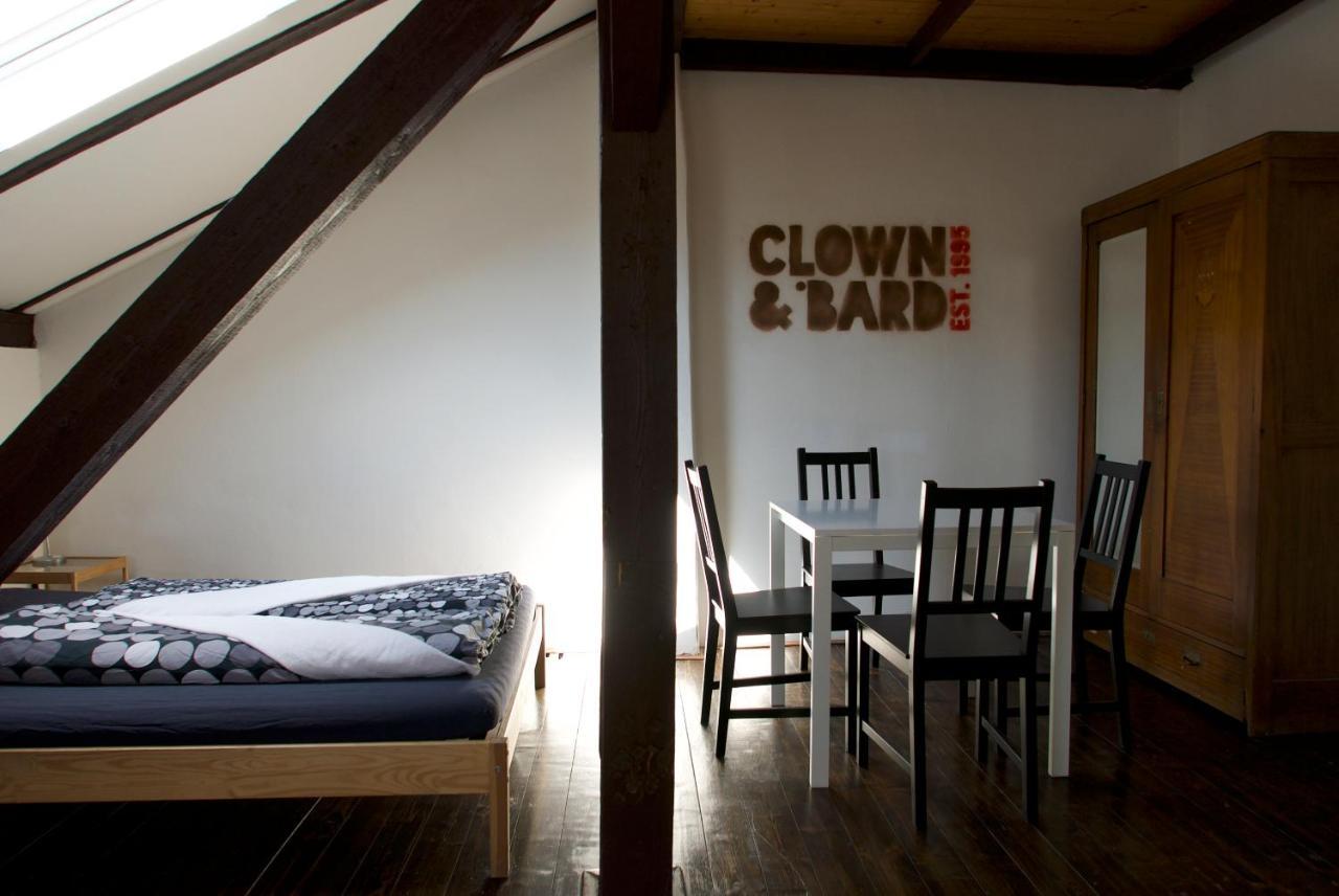 Clown And Bard Hostel Praga Esterno foto