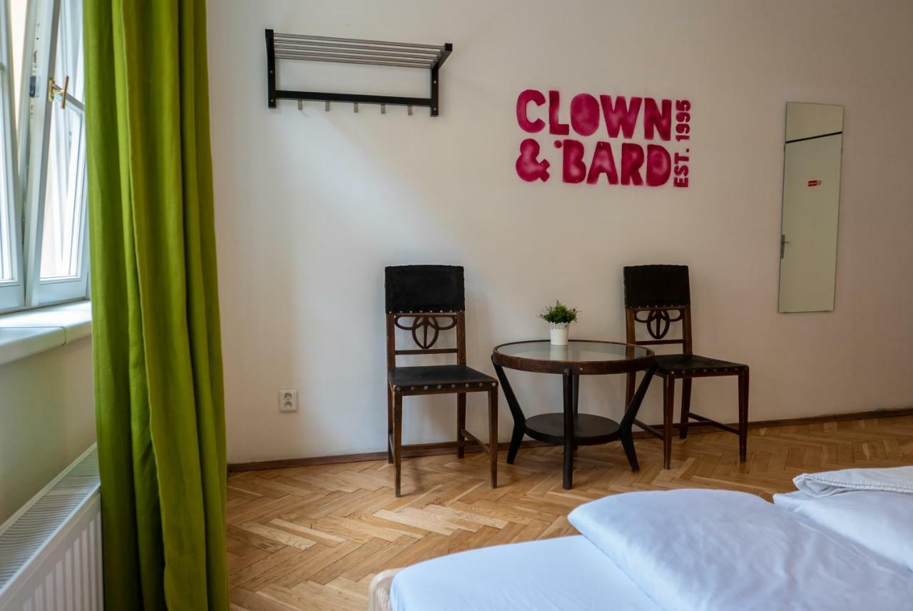 Clown And Bard Hostel Praga Esterno foto